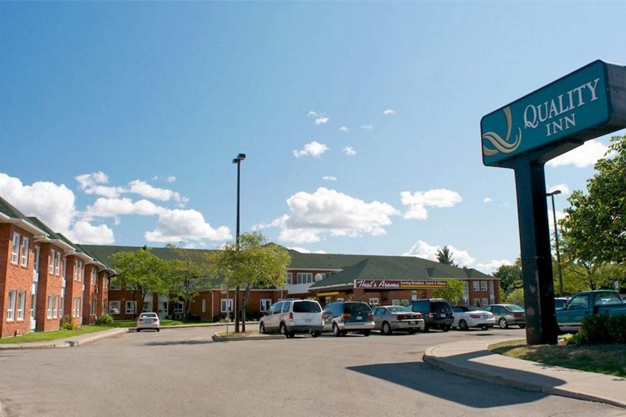 Quality Inn Airport West Mississauga Exterior photo